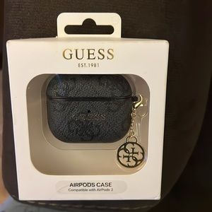 Guess AirPods Case for AirPods 3